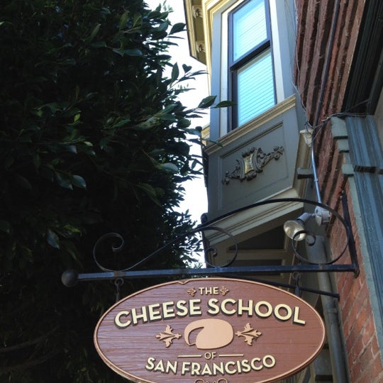 รูปภาพถ่ายที่ The Cheese School of San Francisco โดย Taylor P. เมื่อ 10/27/2012