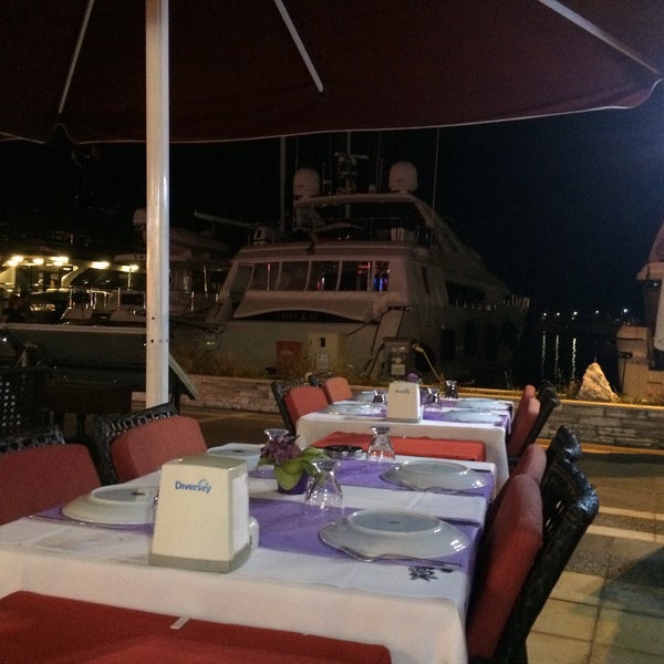 Foto scattata a Ömür Liman Restaurant da Ali Kervan C. il 10/3/2016