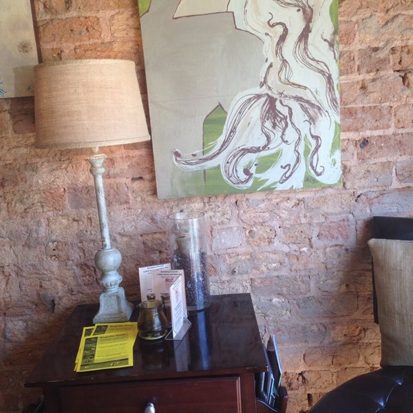 5/21/2014 tarihinde Diane W.ziyaretçi tarafından Stomping Grounds Coffee &amp; Wine Bar'de çekilen fotoğraf