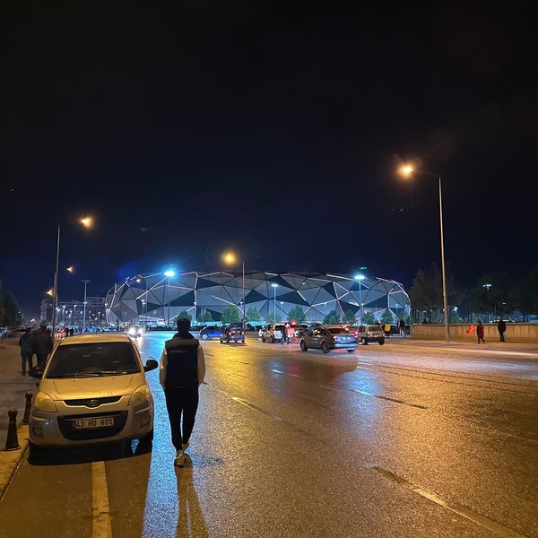 Foto tomada en Konya Büyükşehir Stadyumu  por Veyis K. el 10/15/2023