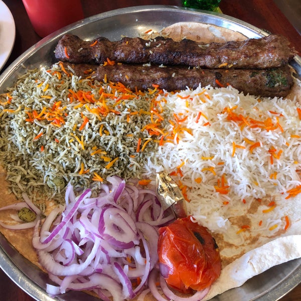 Foto scattata a Kabobi - Persian and Mediterranean Grill da Lisa Y. il 7/5/2021