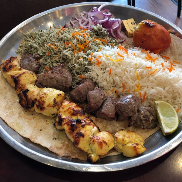 Foto scattata a Kabobi - Persian and Mediterranean Grill da Lisa Y. il 8/16/2019