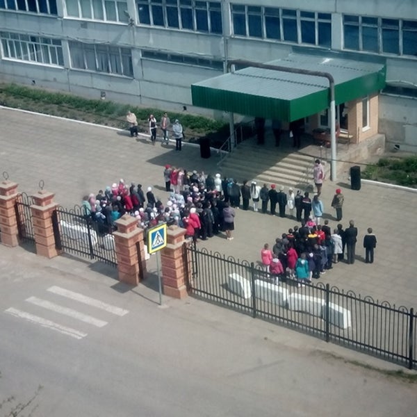 Школа шаховская гимназия. Шаховская гимназия. Школа в шаховской 1. Шаховская гимназия учителя. Шаховская гимназия все фото всех директоров.