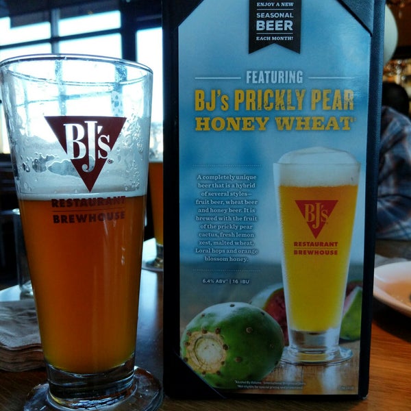 Photo taken at BJ&#39;s Restaurant &amp; Brewhouse by Kent E. on 4/26/2018
