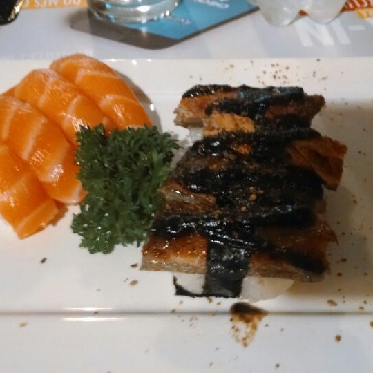รูปภาพถ่ายที่ Oshi Sushi โดย Marcelo F. เมื่อ 5/13/2014