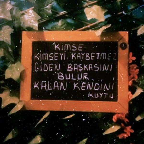 Foto diambil di Kuytu Meze Balık oleh Şeyma 〰. pada 9/28/2021