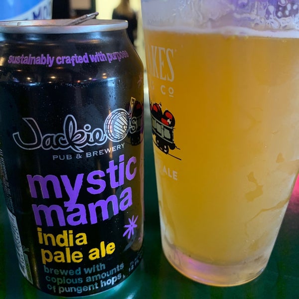 Wing Warehouse Wings Joint in Cuyahoga Falls