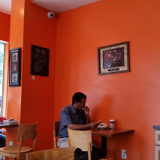 6/19/2014 tarihinde Ali N.ziyaretçi tarafından Azi&#39;s Cafe'de çekilen fotoğraf
