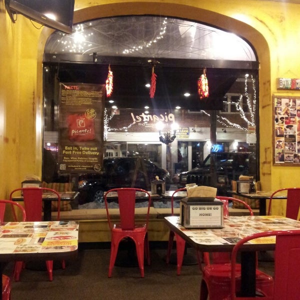 12/17/2013 tarihinde Monica H.ziyaretçi tarafından Picante! Fresh Mexican Grill'de çekilen fotoğraf