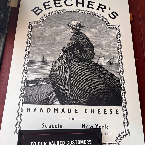 Foto tomada en Beecher&#39;s Handmade Cheese  por Lisa el 8/17/2022