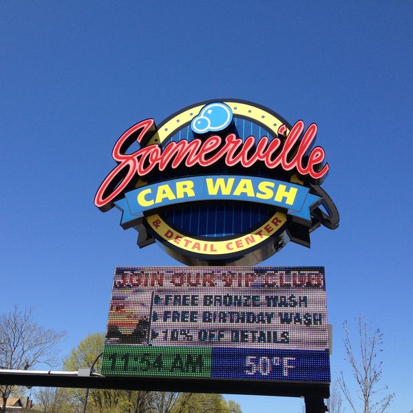 Foto tomada en Somerville Car Wash  por Nic T. el 4/21/2013