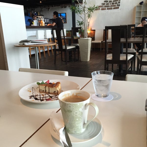 12/3/2014 tarihinde Simone K.ziyaretçi tarafından Cafe Terrace NIRAI'de çekilen fotoğraf