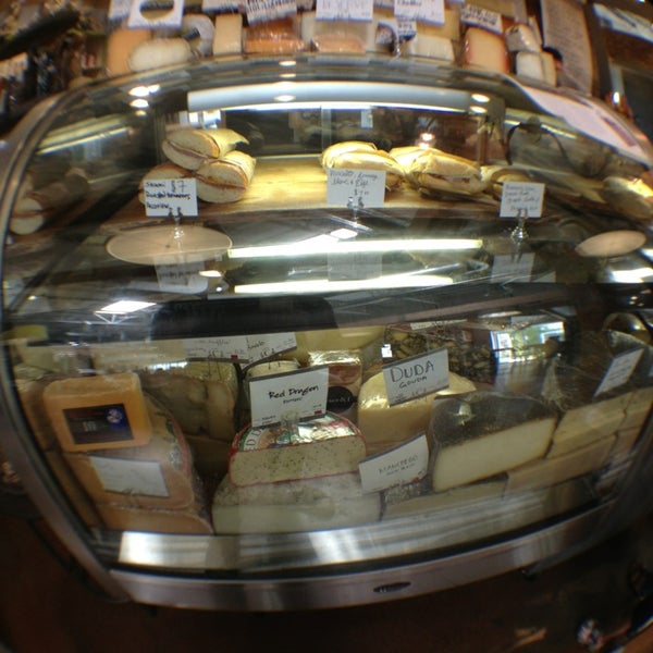 Das Foto wurde bei Cheese Shop von Nguyen D. am 3/24/2013 aufgenommen