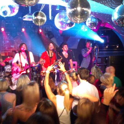 รูปภาพถ่ายที่ Music Bar Phenomen โดย Josef V. เมื่อ 11/8/2012