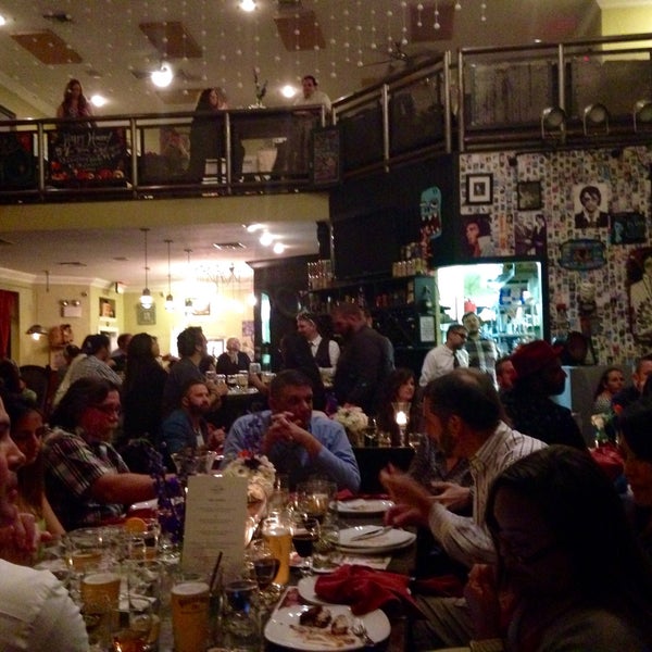 Foto tirada no(a) Ella’s Americana Folk Art Cafe por Magda O. em 3/31/2015