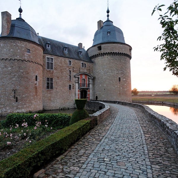 Built in the 15th century, this is one of the most beautiful medieval castles in Belgium. Today, it hosts 3 museums that can be visited all year long from Wednesday till Sunday.
