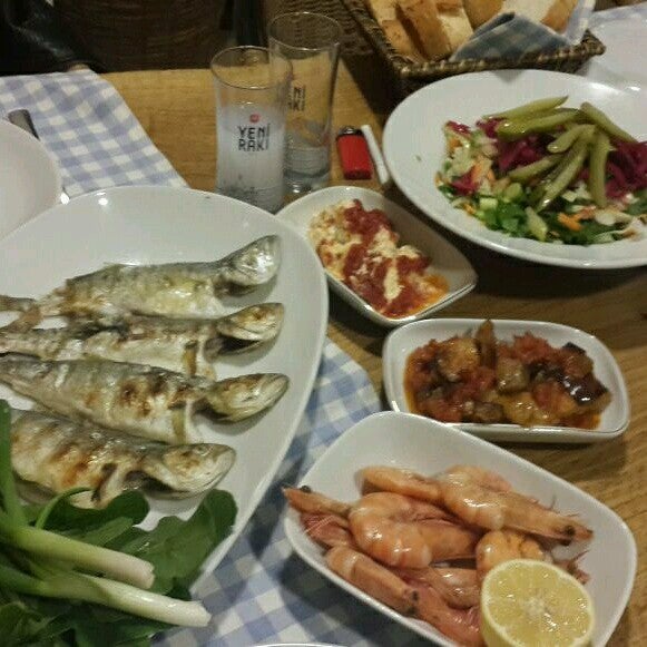 Photo taken at Akçakoca Nosta Balık Restaurant by S S. on 10/14/2016