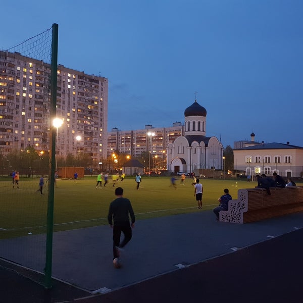 Футбольное поле Радуга