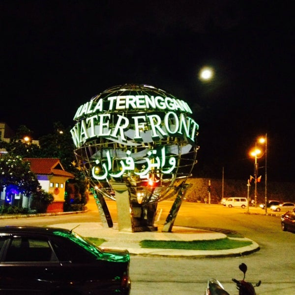 Photo taken at Kuala Terengganu Waterfront by Faiz D. on 5/4/2015