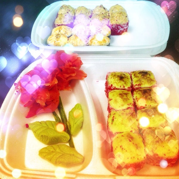 Photo taken at SushiMarketWok by SushiMarketWok -. on 5/14/2014