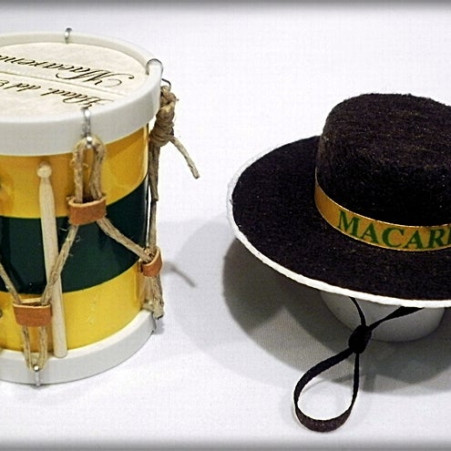 Miniatura de Tambor rociero y sombrero de la Hermandad del Rocio de la Macarena