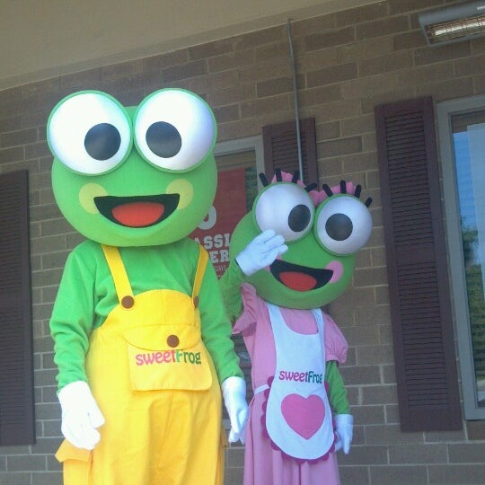 Sweet Frog Frozen Yogurt Frozen Yogurt Shop in Potomac Mills