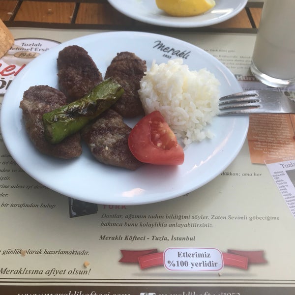 Foto diambil di Meraklı Köfteci oleh Nil K. pada 7/15/2018