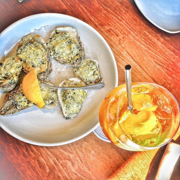 Foto tirada no(a) Noisy Oyster Seafood Restaurant por Maria A. em 3/7/2016