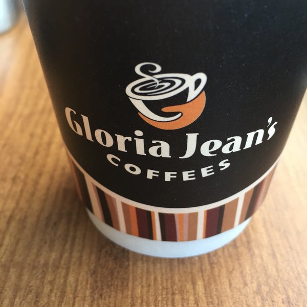 Photo taken at Gloria Jean&#39;s Coffees by İsa A. on 9/25/2016