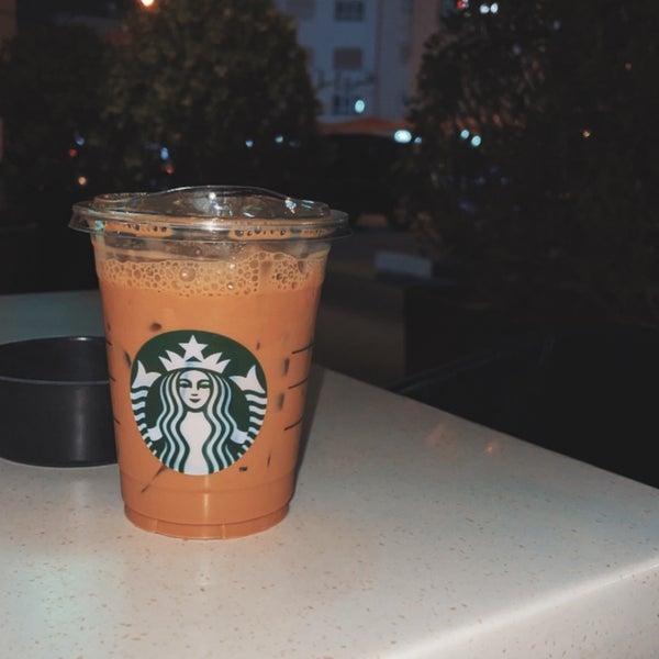 Foto tomada en Starbucks  por Y el 6/30/2023
