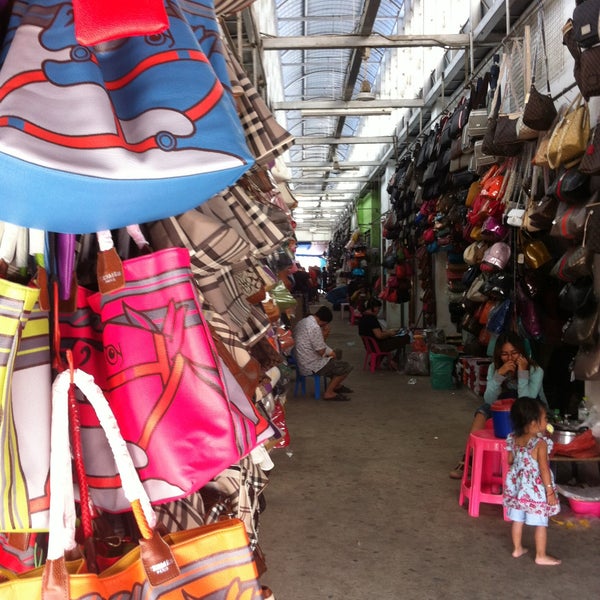 ตลาดโรงเกลือ (Rong Kluea Market) - Suwannason Rd