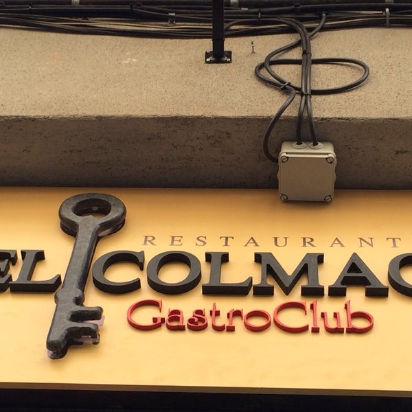Снимок сделан в El Colmao GastroClub пользователем Carmen E. 5/25/2014