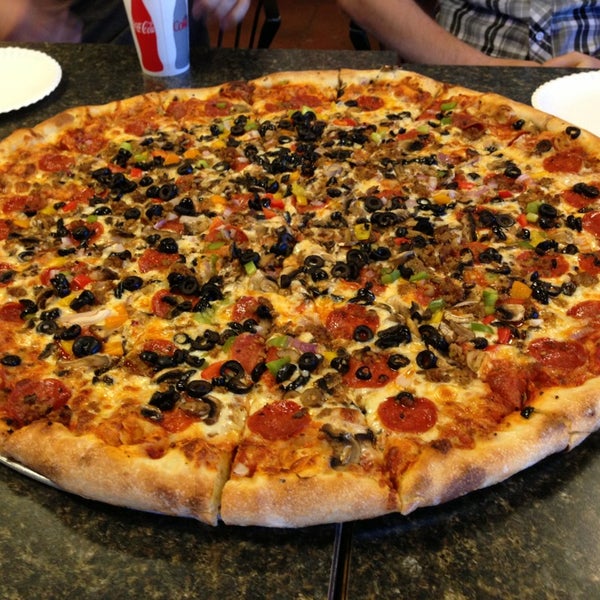 7/24/2013 tarihinde Aaron B.ziyaretçi tarafından Nate&#39;s New York Pizza'de çekilen fotoğraf