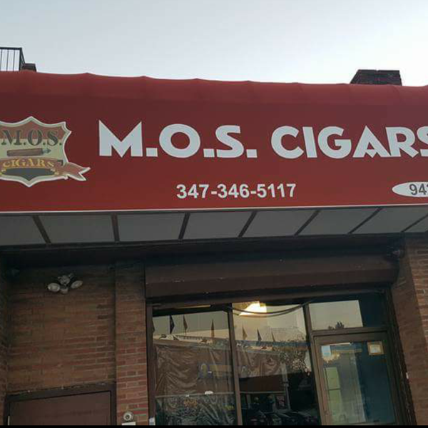 10/11/2016 tarihinde DanLikesziyaretçi tarafından M.O.S. Cigars'de çekilen fotoğraf