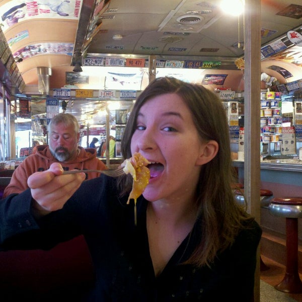 Foto scattata a Crazy Otto&#39;s Empire Diner da Kylie il 6/13/2013