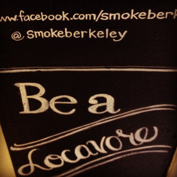 3/9/2013 tarihinde Kouros M.ziyaretçi tarafından Smoke Berkeley  BBQ, Beer, Home Made Pies and Sides from Scratch'de çekilen fotoğraf