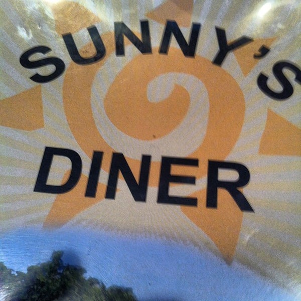 Foto tirada no(a) Sunny&#39;s Diner por Bill T. em 2/18/2013