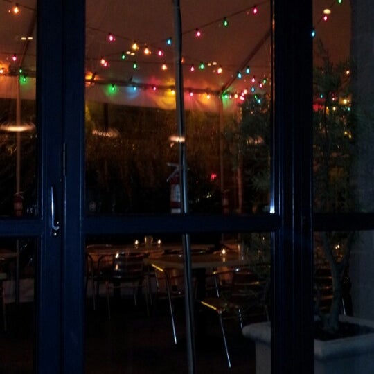 Foto tomada en The Q Restaurant &amp; Bar  por Lahni d. el 2/14/2013