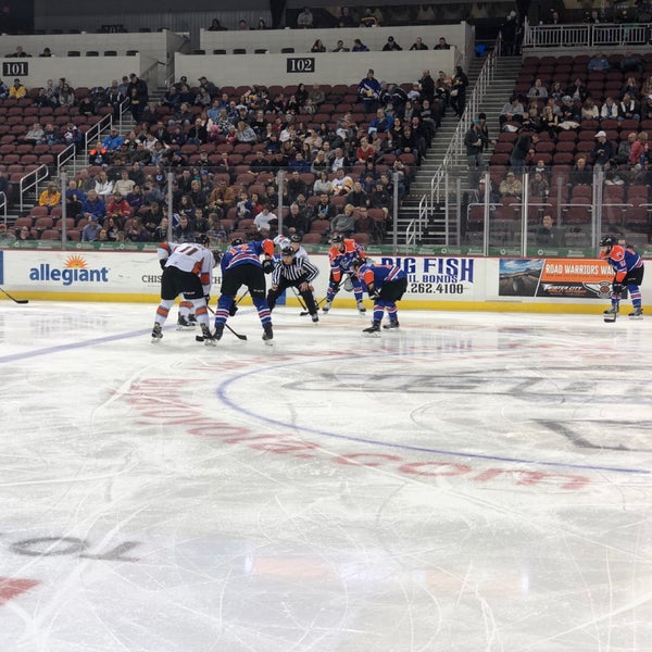 Das Foto wurde bei INTRUST Bank Arena von Ed B. am 12/30/2018 aufgenommen