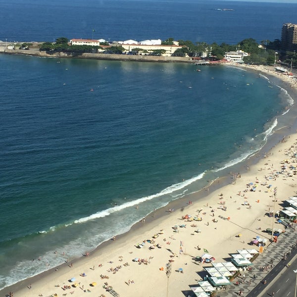 รูปภาพถ่ายที่ Praia de Copacabana โดย Thomas T. เมื่อ 5/16/2016