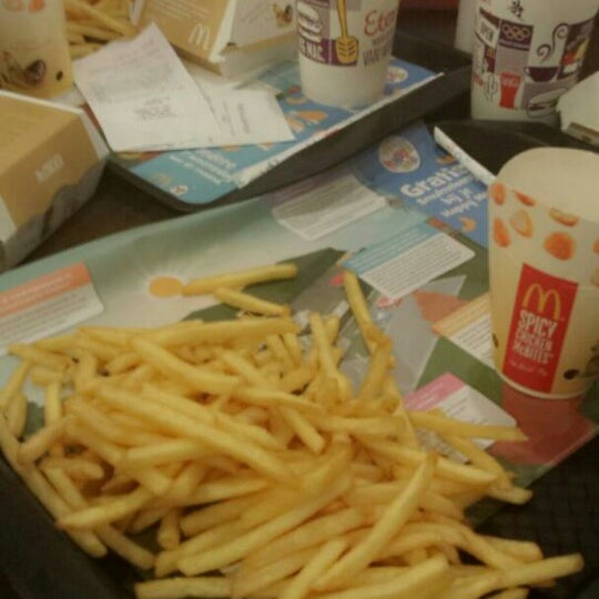 Снимок сделан в McDonald&#39;s пользователем Nur A. 11/2/2014