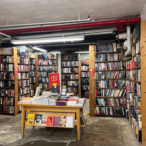 Photo taken at Strand Bookstore by Yuliia K. on 1/23/2023