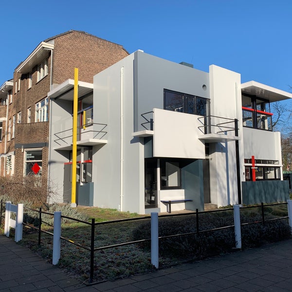 Foto diambil di Rietveld Schröderhuis oleh Micha V. pada 2/3/2019
