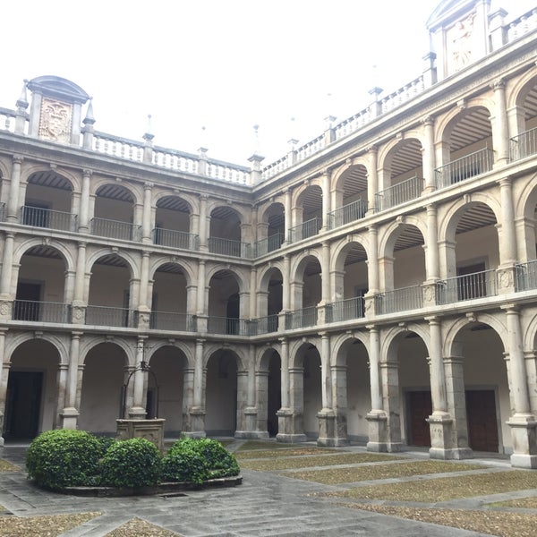 Foto diambil di Universidad de Alcalá oleh Sam K. pada 4/12/2016