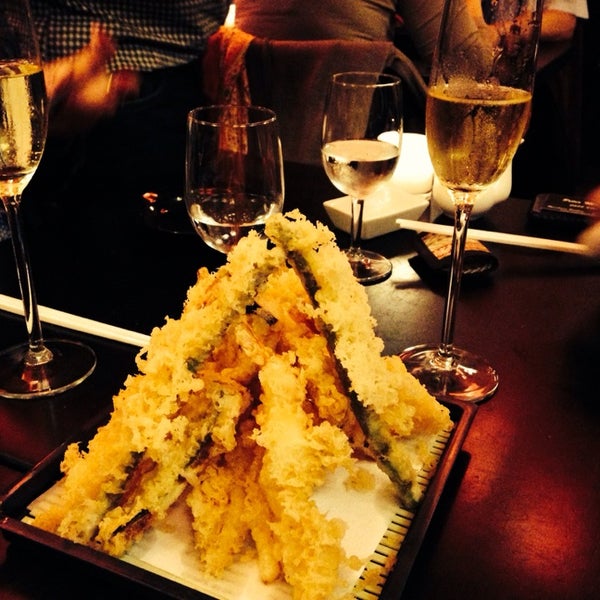 Pour ne pas faire d erreur, foncez au sakura. Mention spéciale à leurs tempuras d huîtres et de gambas, à leurs sashimis de poulpe, à leurs incroyables sushis. Service parfait!