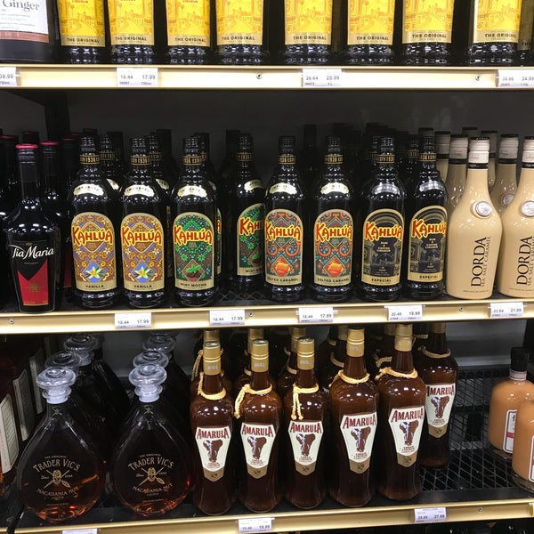 Foto diambil di Frugal MacDoogal Beverage Warehouse oleh Dawn M. pada 12/21/2018