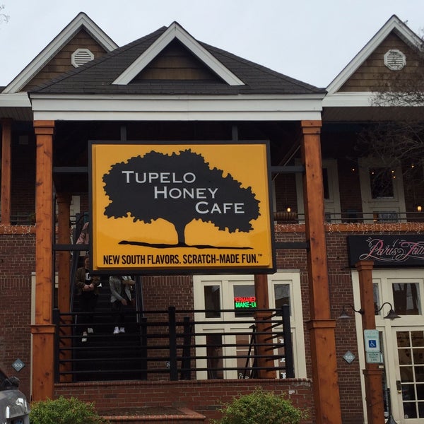 รูปภาพถ่ายที่ Tupelo Honey โดย Dawn M. เมื่อ 2/3/2017