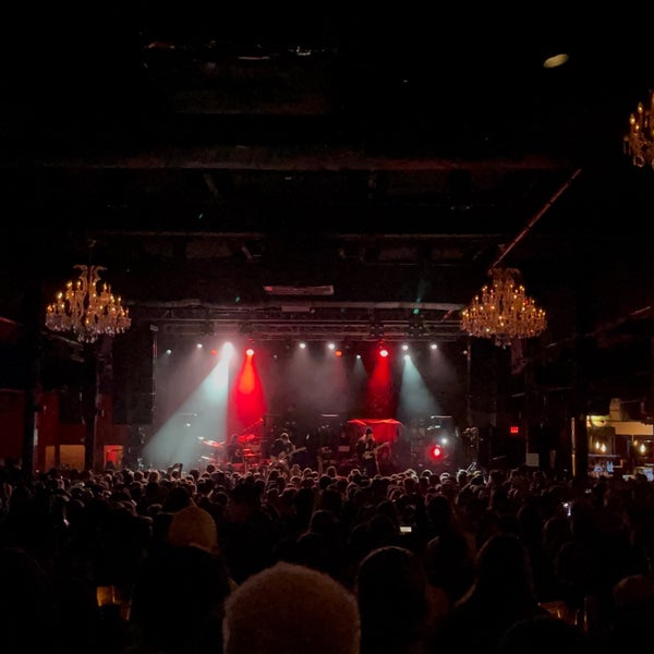 Foto scattata a The Fillmore Charlotte da Dawn M. il 10/18/2021