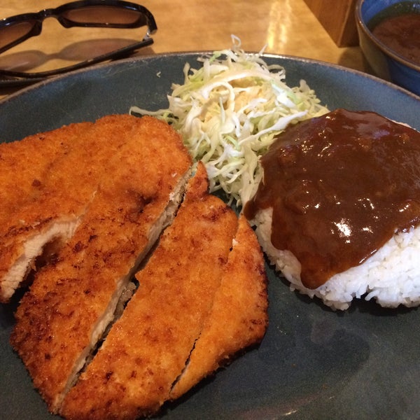 รูปภาพถ่ายที่ Hurry Curry of Tokyo โดย Fer P. เมื่อ 5/27/2016