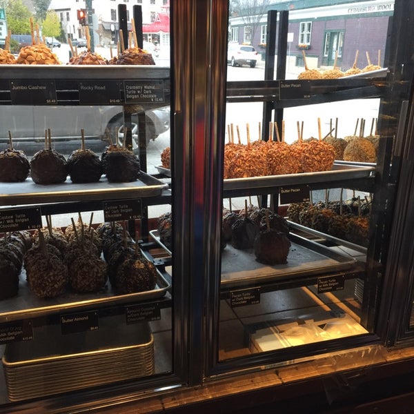 Photo taken at Amy&#39;s Candy Kitchen &amp; Gourmet Caramel Apples by Jeff M. on 11/7/2014